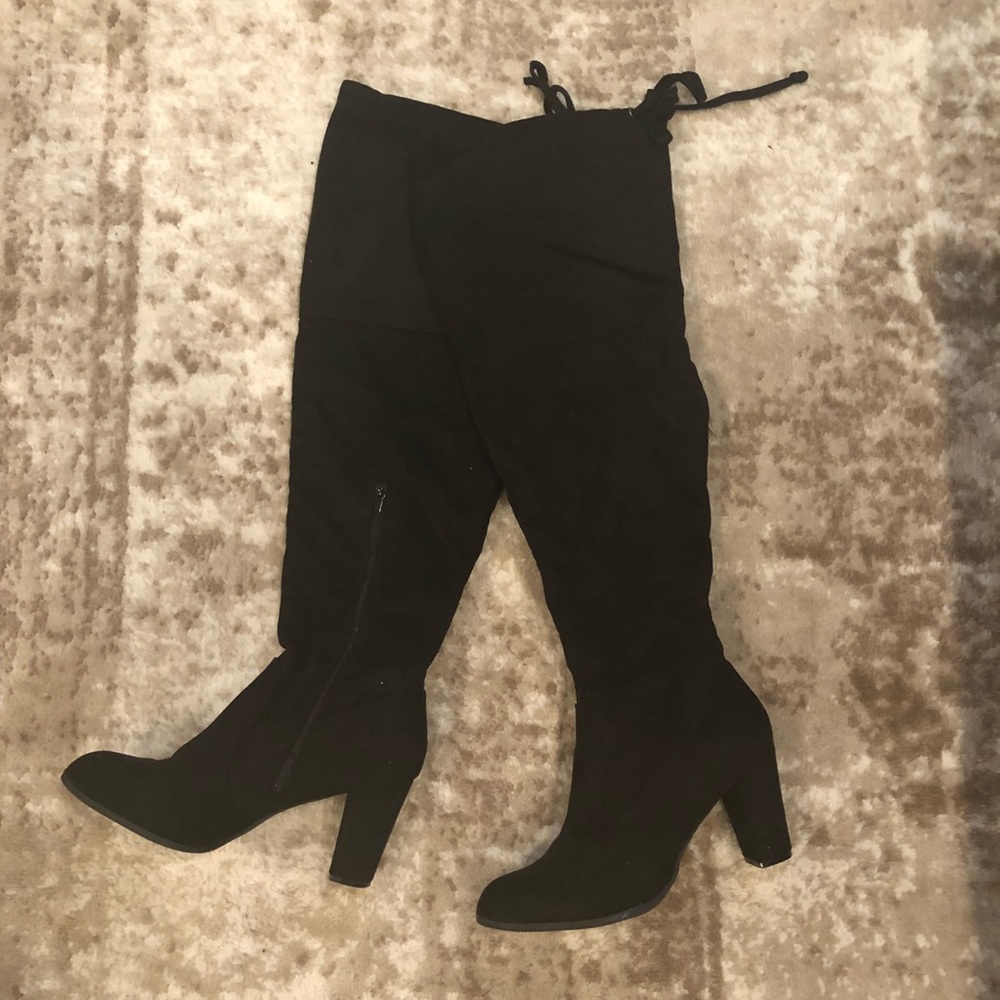 ❣️THIGH HIGH BLACK BOOTS❣️